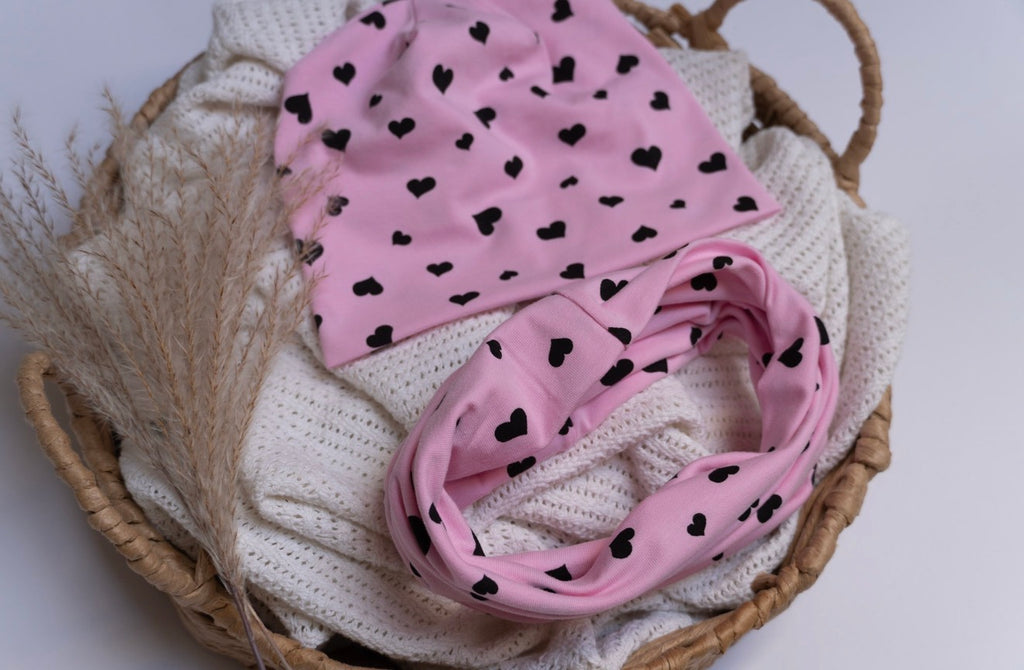 Set Căciuliță & Fular Pink Hearts