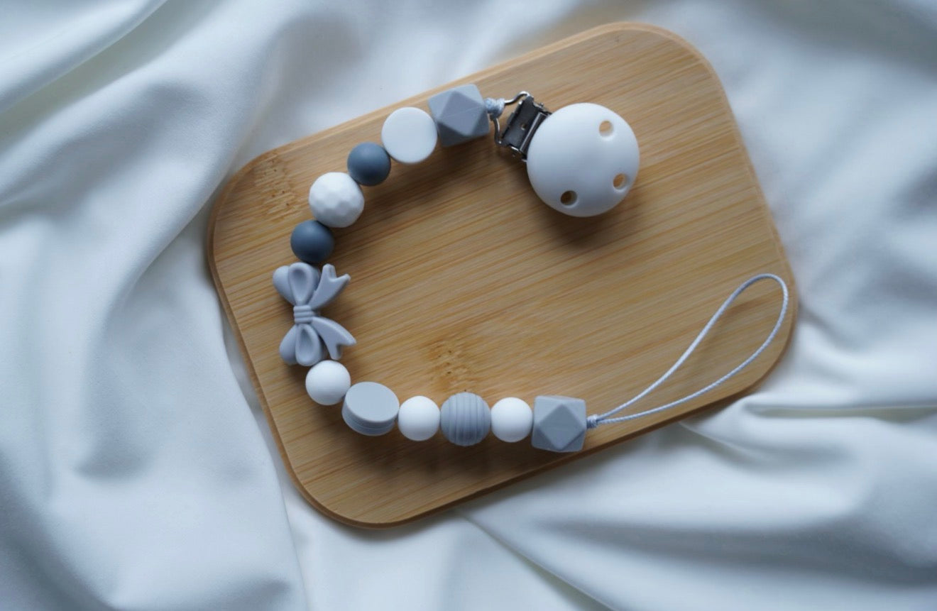 🎀 Lănțișor pentru suzetă Silver Bow